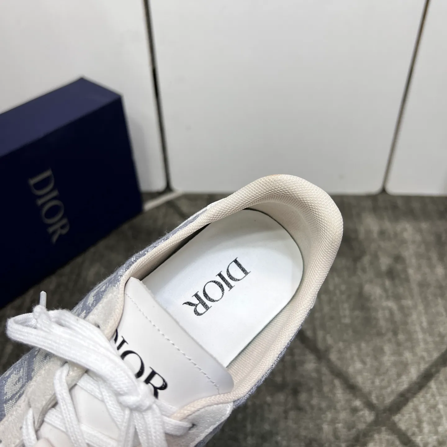 Factory price: 420💰【DIAo•Dior】Original quality.~ Unique modern style sneakers. 🏃A must-have casual shoe for trendy men😍😍 Original brand imported from Italy, imported original leather, sheep lining (refuses to discolor and grind feet) Sole: Original sole provided by the original factory, French lazy style design ⚠️Fit to the feet, original quality, super comfortable original sole. It’s like shooting the real thing 🎬The real thing is better, high-quality sneakers, size: 38-44, custom-made 45